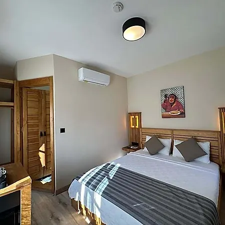Konagi Hotell *